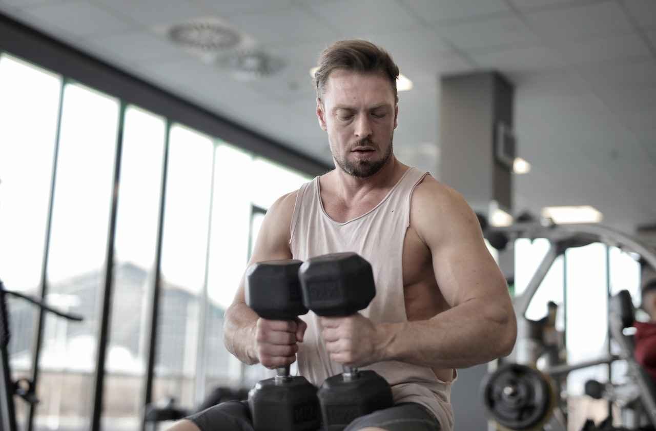 Read more about the article 10 Best Upper Back Workouts with Dumbbells